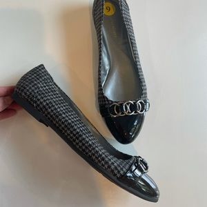 NWOB Naturalizer Flats in Grey/Black Houndstooth